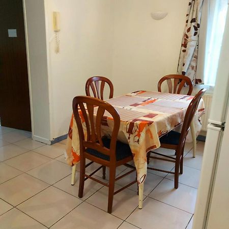 Belle Chambre Dans Un Quartier Calme Bryssel Exteriör bild